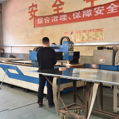 Laser cutting machine